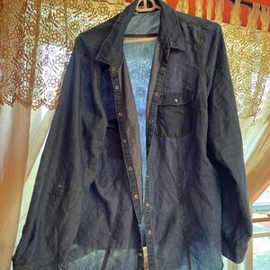 Denim jacket with snap buttons